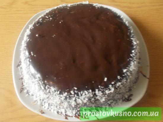 смазать бока торта шоколадной глазурью