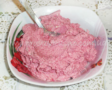 Розовый крем для украшение торта в виде сердца