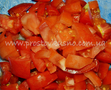 нарезать помидоры на салат